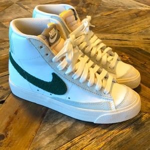 Women’s size 5 Nike Blazer Mid ‘77 Vintage